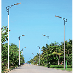 非標定制款單臂路燈桿